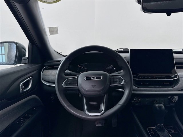 Used 2024 Jeep Compass Latitude image 21