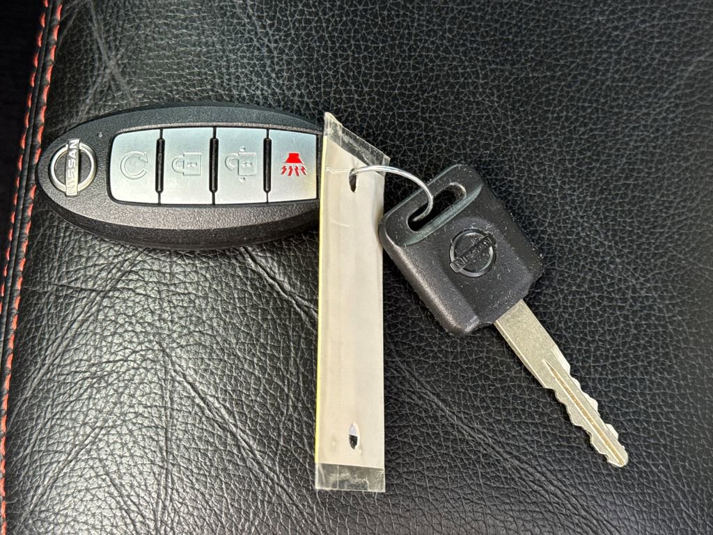 Used 2024 Nissan Titan PRO-4X w/ Pro-4x Convenience Package image 30