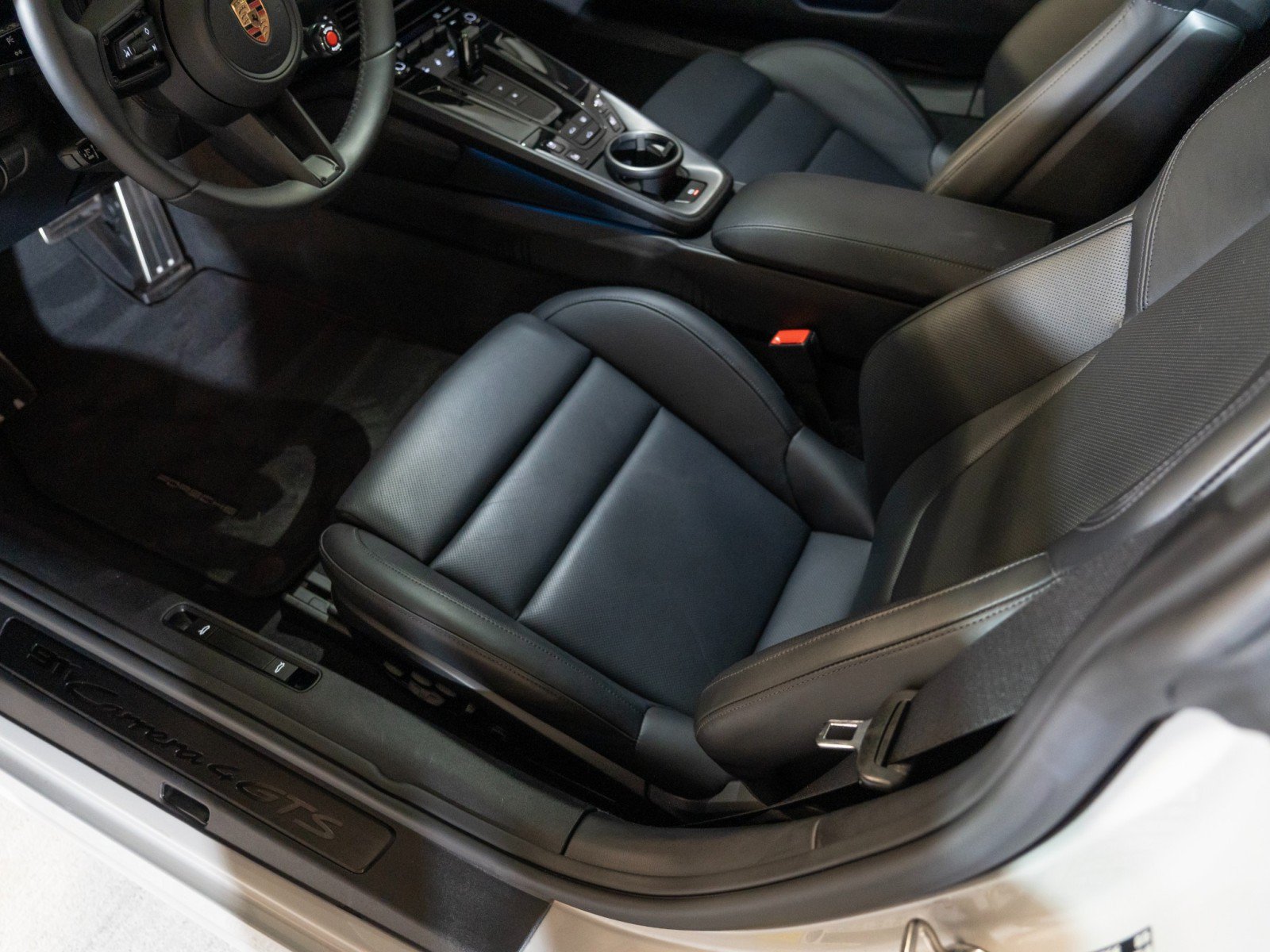 Certified 2025 Porsche 911 Carrera GTS RWD image 14