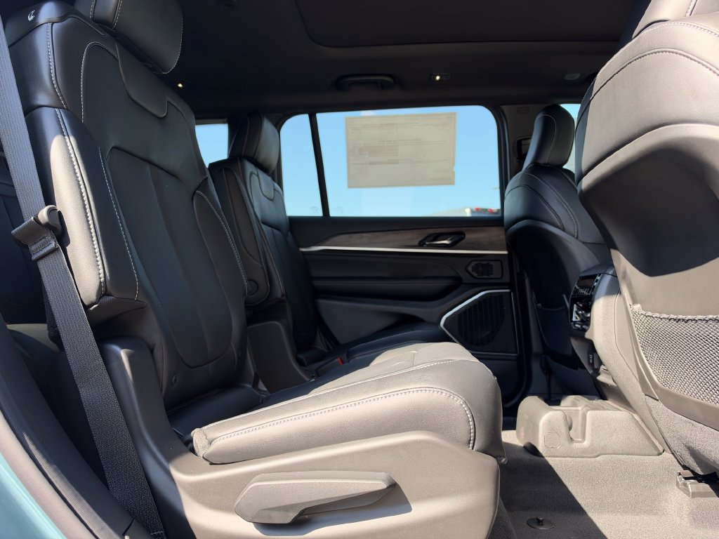 New 2027 Jeep Grand Cherokee L Limited AWD/4WD image 12