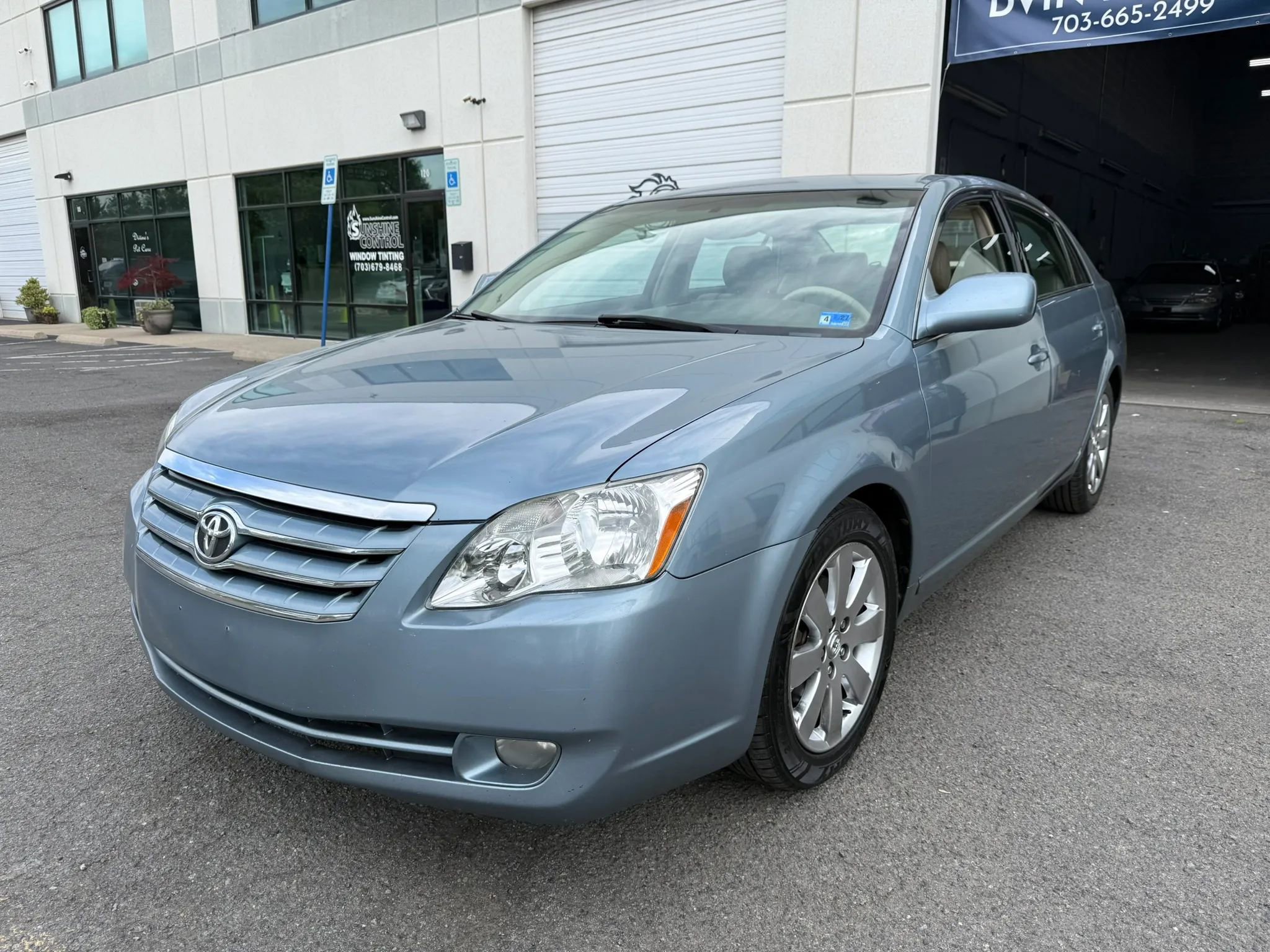 Used 2005 Toyota Avalon XLS FWD image 5