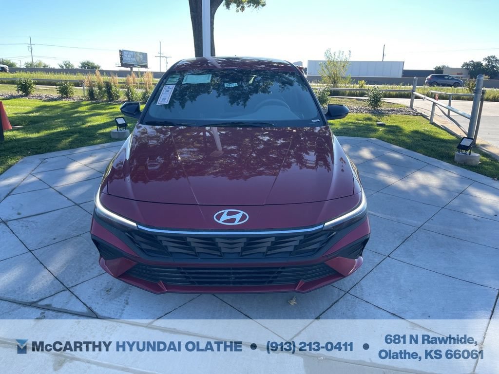 Used 2025 Hyundai Elantra Sport FWD image 11