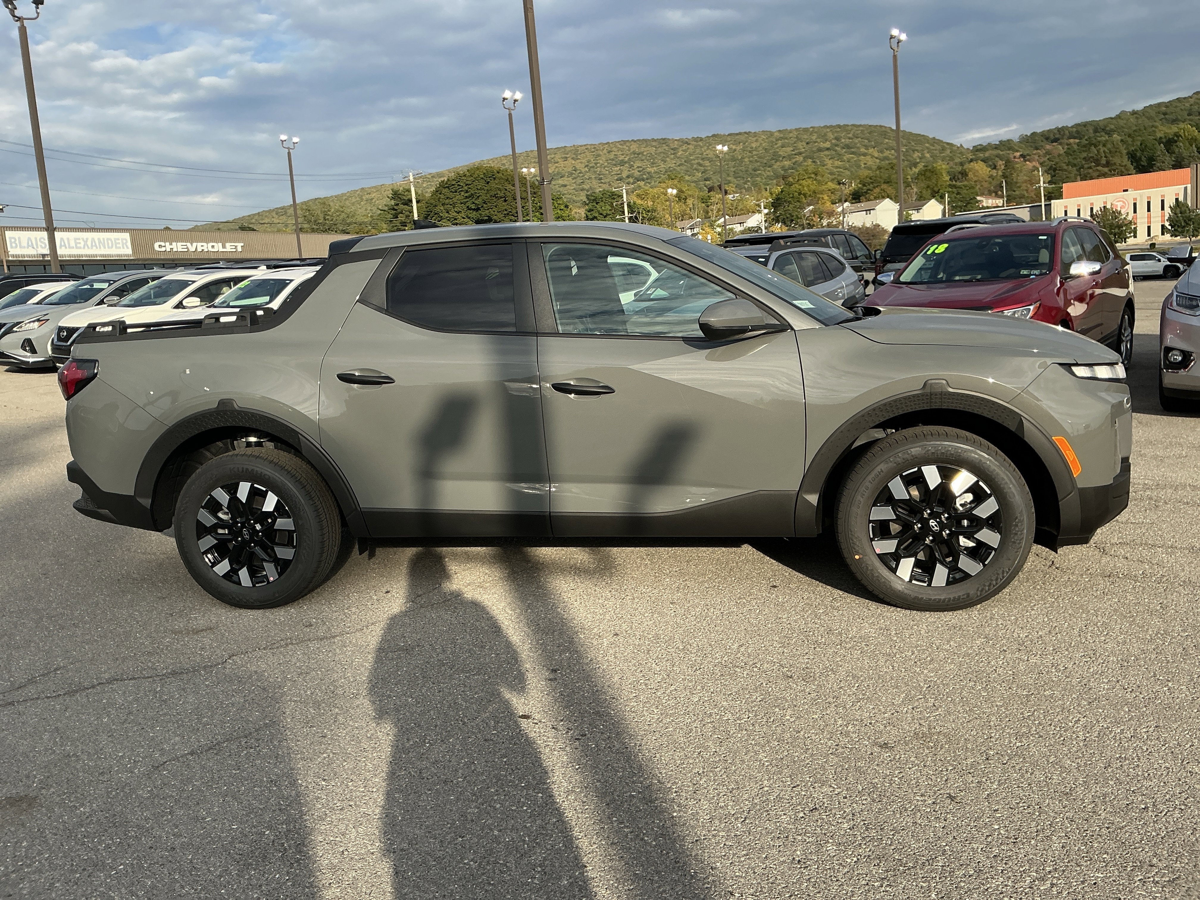 New 2026 Hyundai Santa Cruz SE video 2