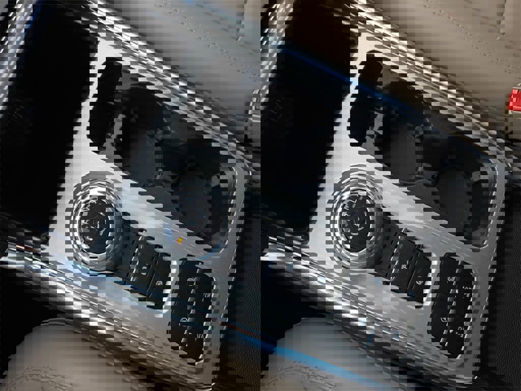 Used 2021 Ford Explorer XLT w/ Equipment Group 202A image 26