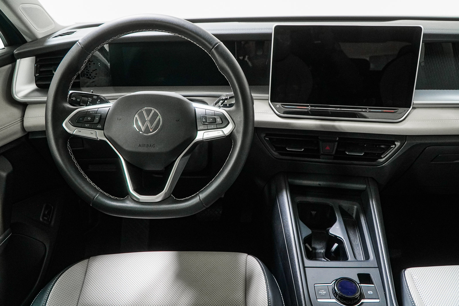 Used 2025 Volkswagen Tiguan SE AWD/4WD image 22