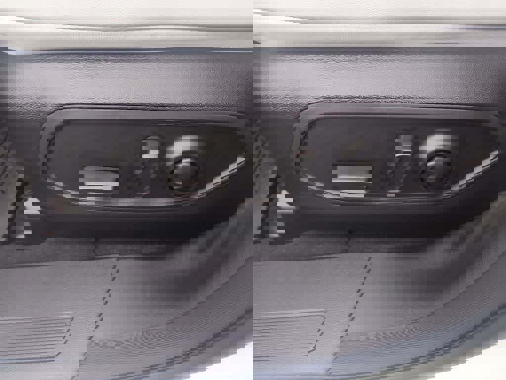 New 2026 Jeep Cherokee Overland w/ Trailer Tow Group image 12