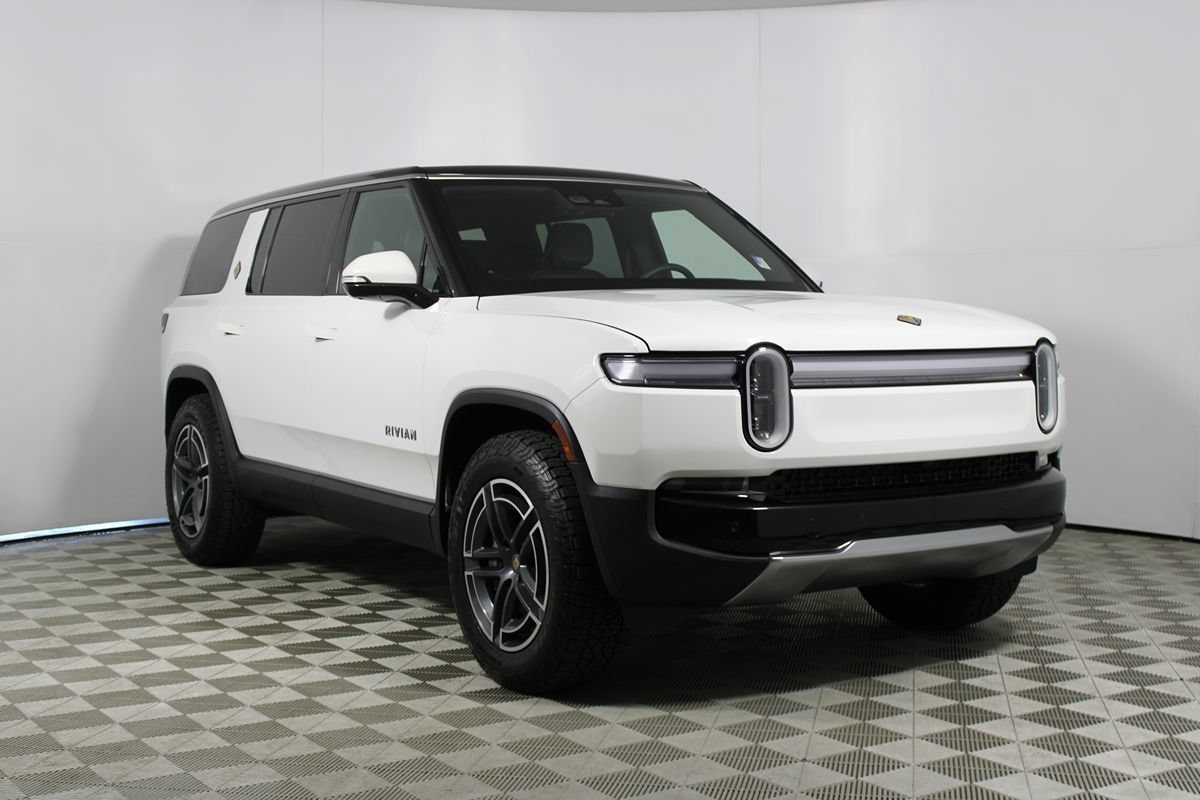 Used 2025 Rivian R1S Adventure Dual AWD/4WD image 44