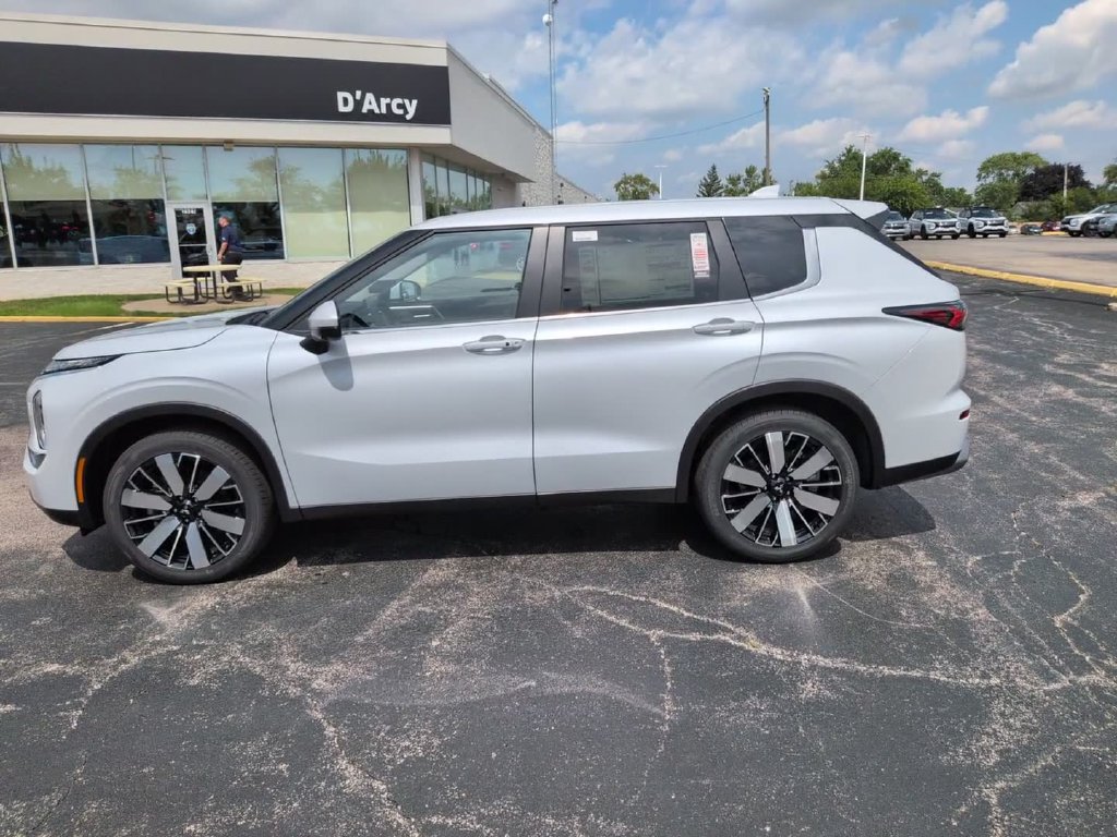 New 2026 Mitsubishi Outlander SE AWD/4WD image 9