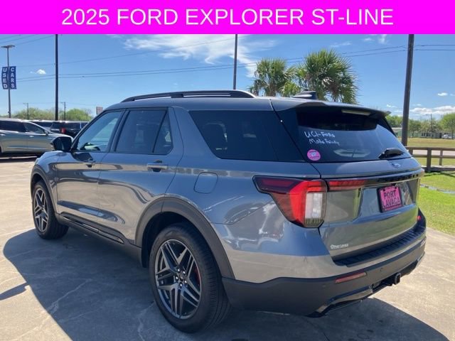 Used 2025 Ford Explorer ST-Line w/ ST-Line Street Pack AWD/4WD image 5