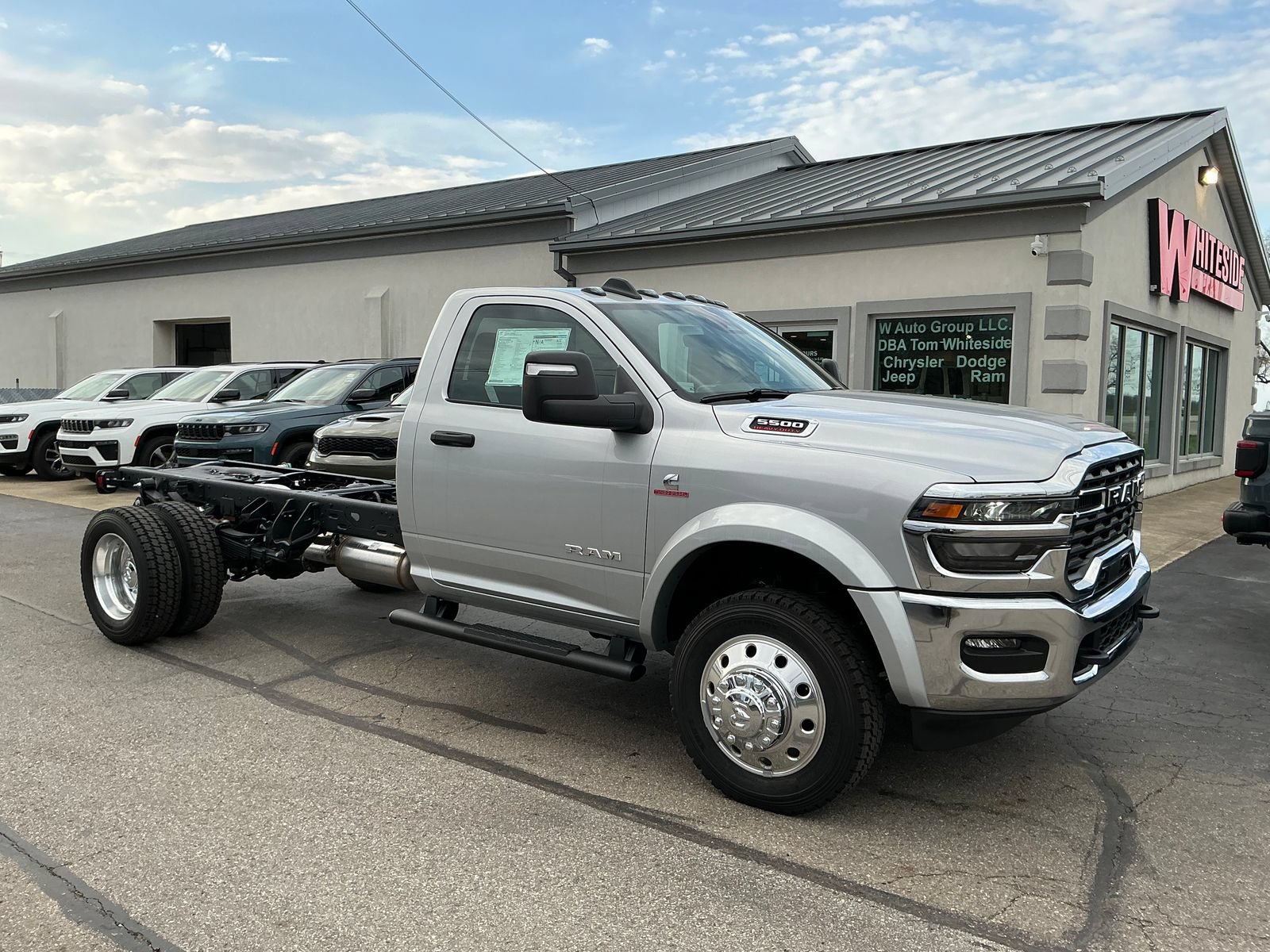 New 2026 RAM 5500 4x4 Regular Cab image 7