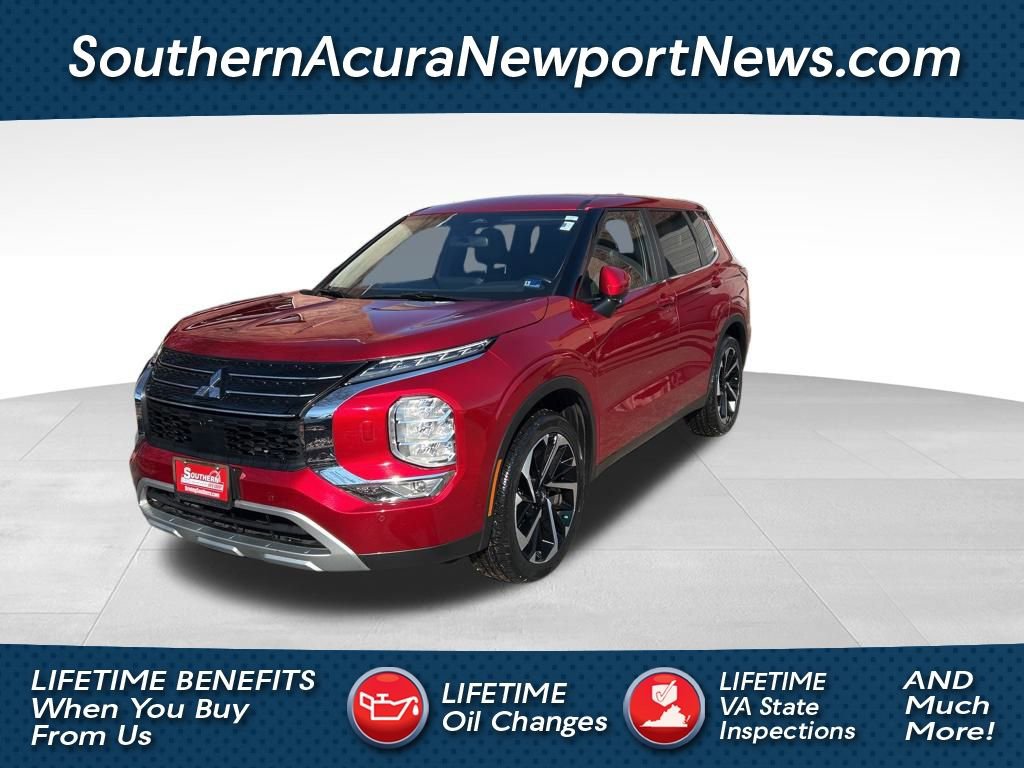 Used 2024 Mitsubishi Outlander SE image 1