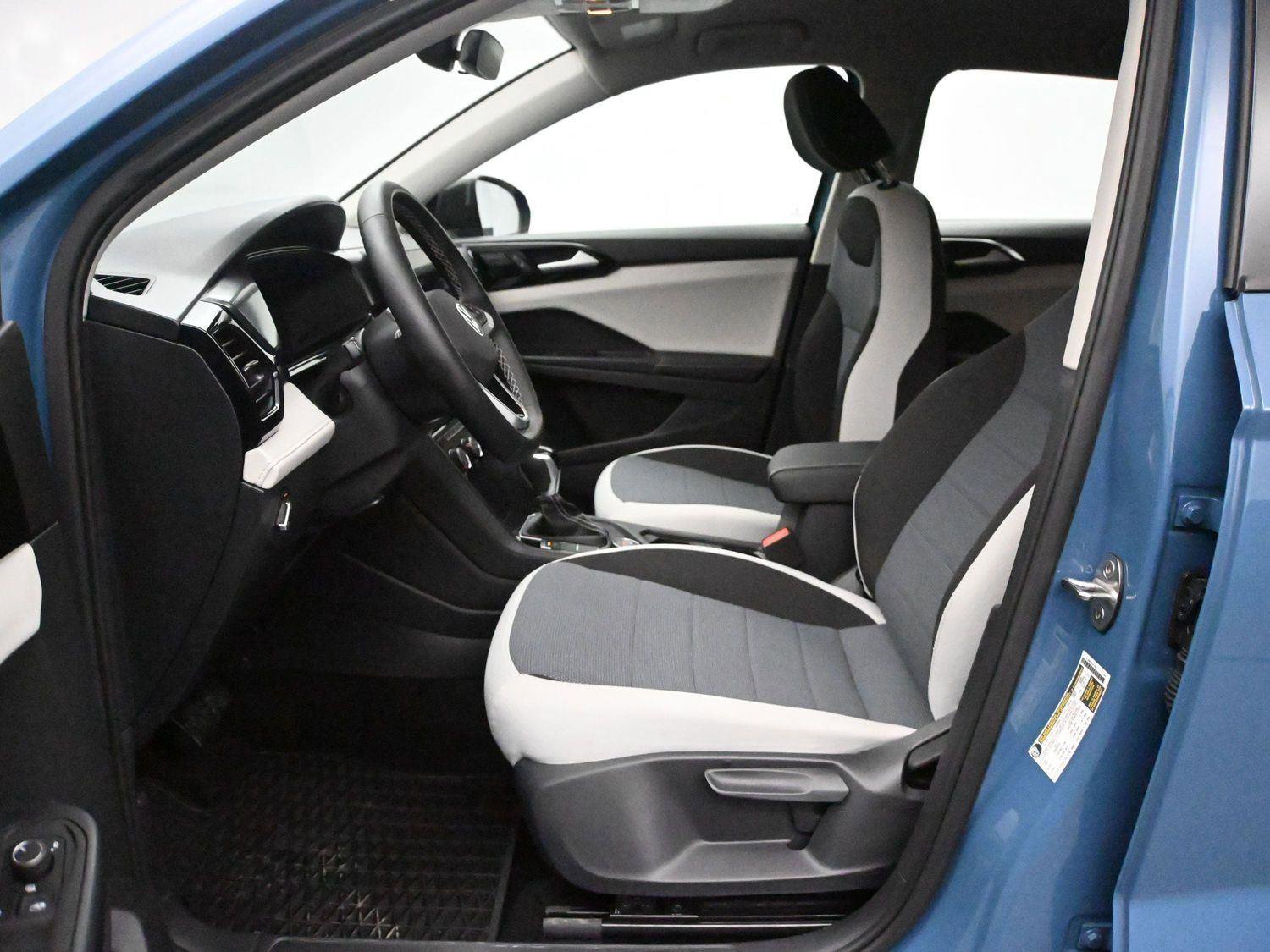 Certified 2025 Volkswagen Taos S AWD/4WD image 8