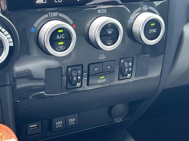 Used 2020 Toyota Sequoia Platinum AWD/4WD image 34