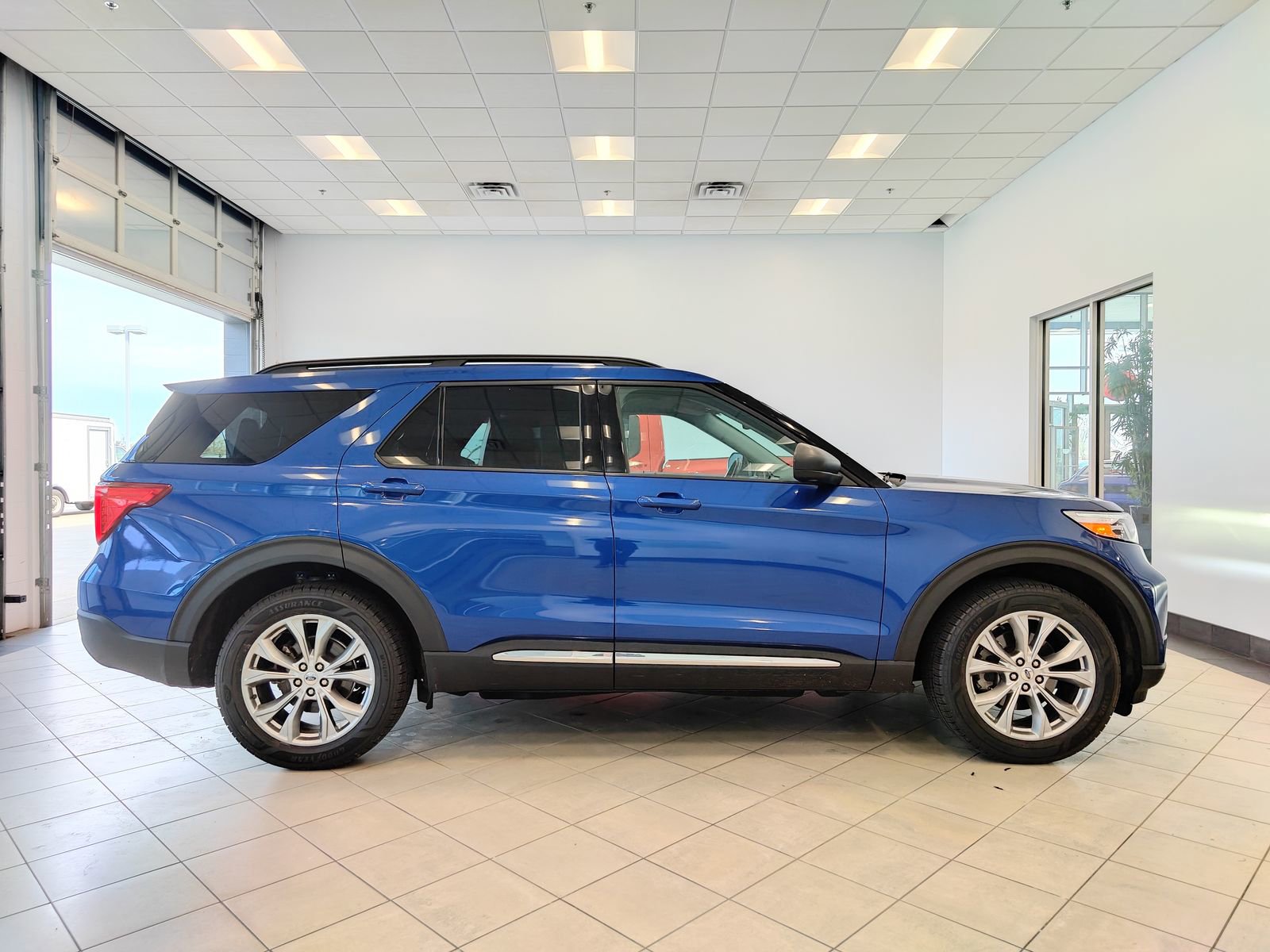 Used 2020 Ford Explorer XLT w/ Equipment Group 202A image 2