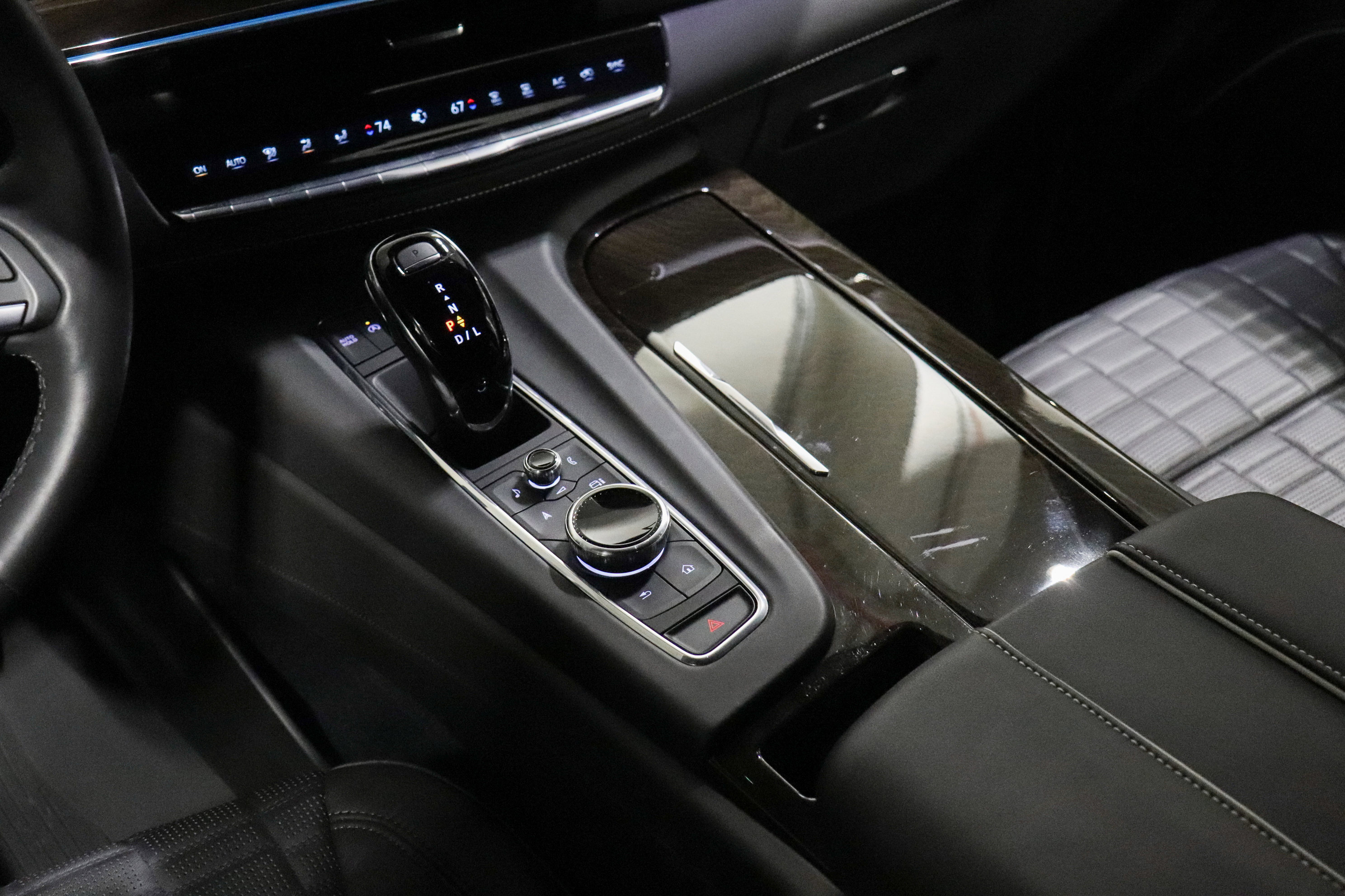 Used 2023 Cadillac Escalade ESV Sport Platinum w/ LPO, ONYX Package image 36