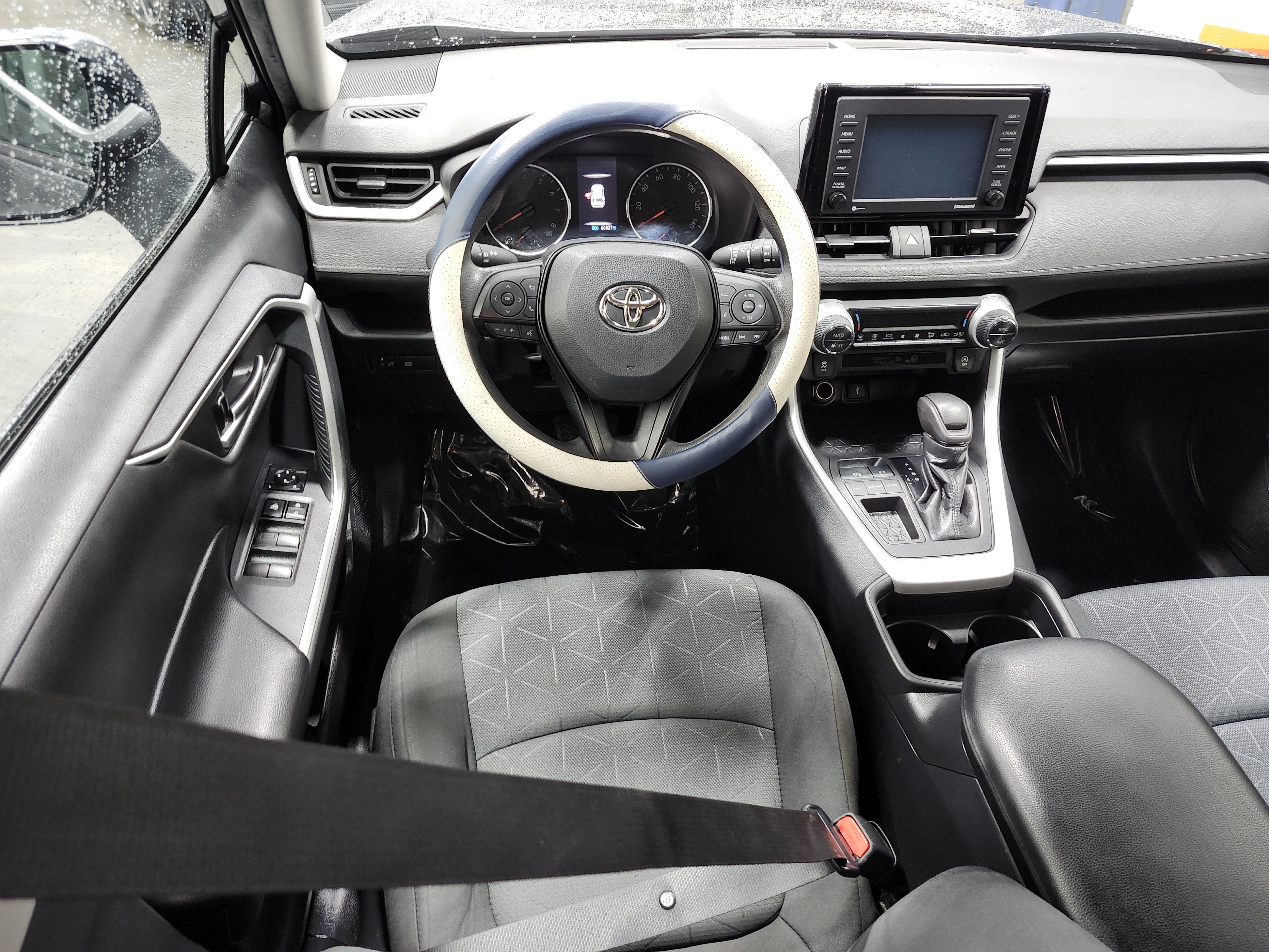Used 2021 Toyota RAV4 XLE image 27