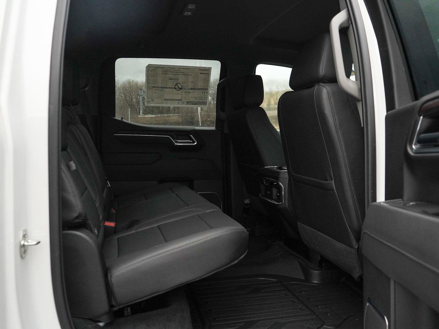 New 2026 GMC Sierra 1500 SLT image 9