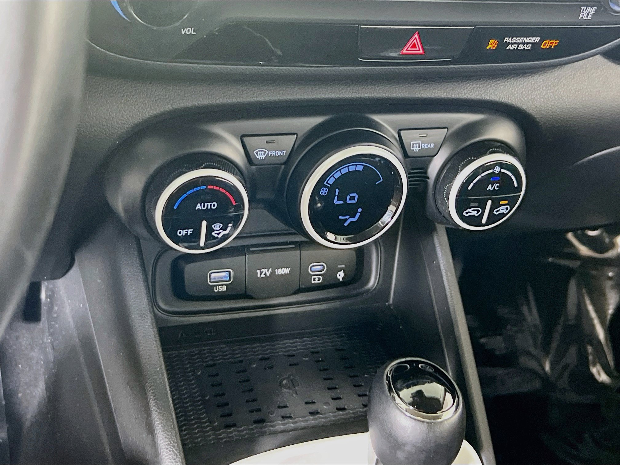 Used 2024 Hyundai Venue Limited FWD image 16