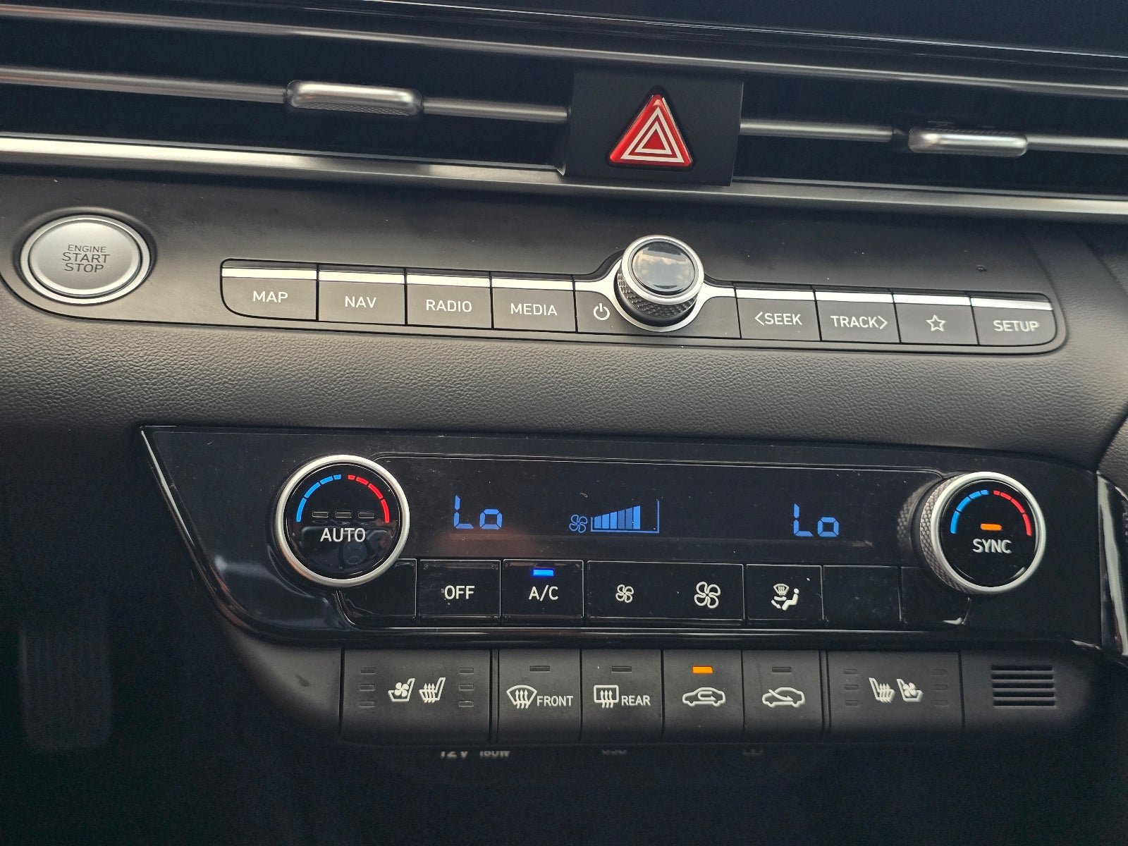 Used 2023 Hyundai Elantra Limited FWD image 19