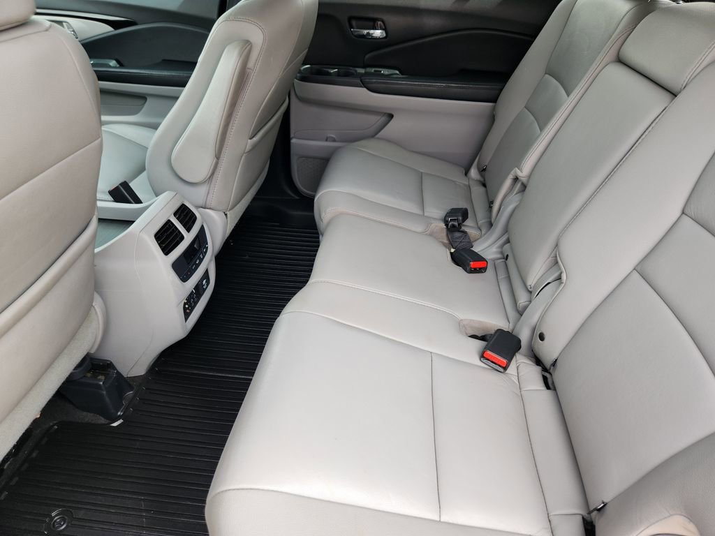 Used 2017 Honda Pilot Touring image 29