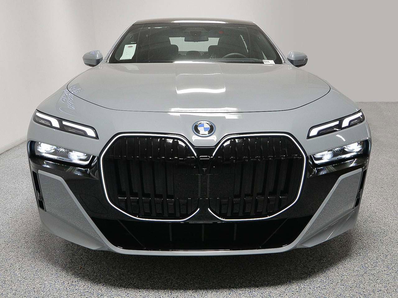 Used 2026 BMW i7 eDrive50 w/ M Sport Package RWD image 2