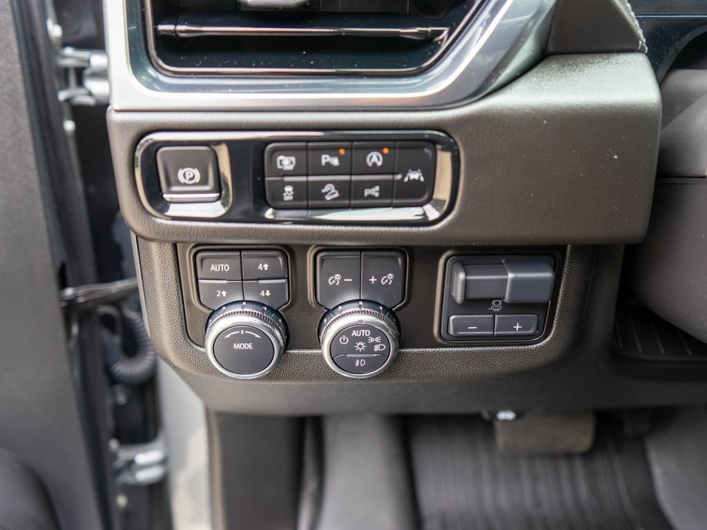 Certified 2025 GMC Yukon XL Denali w/ Advanced Technology Package AWD/4WD image 21