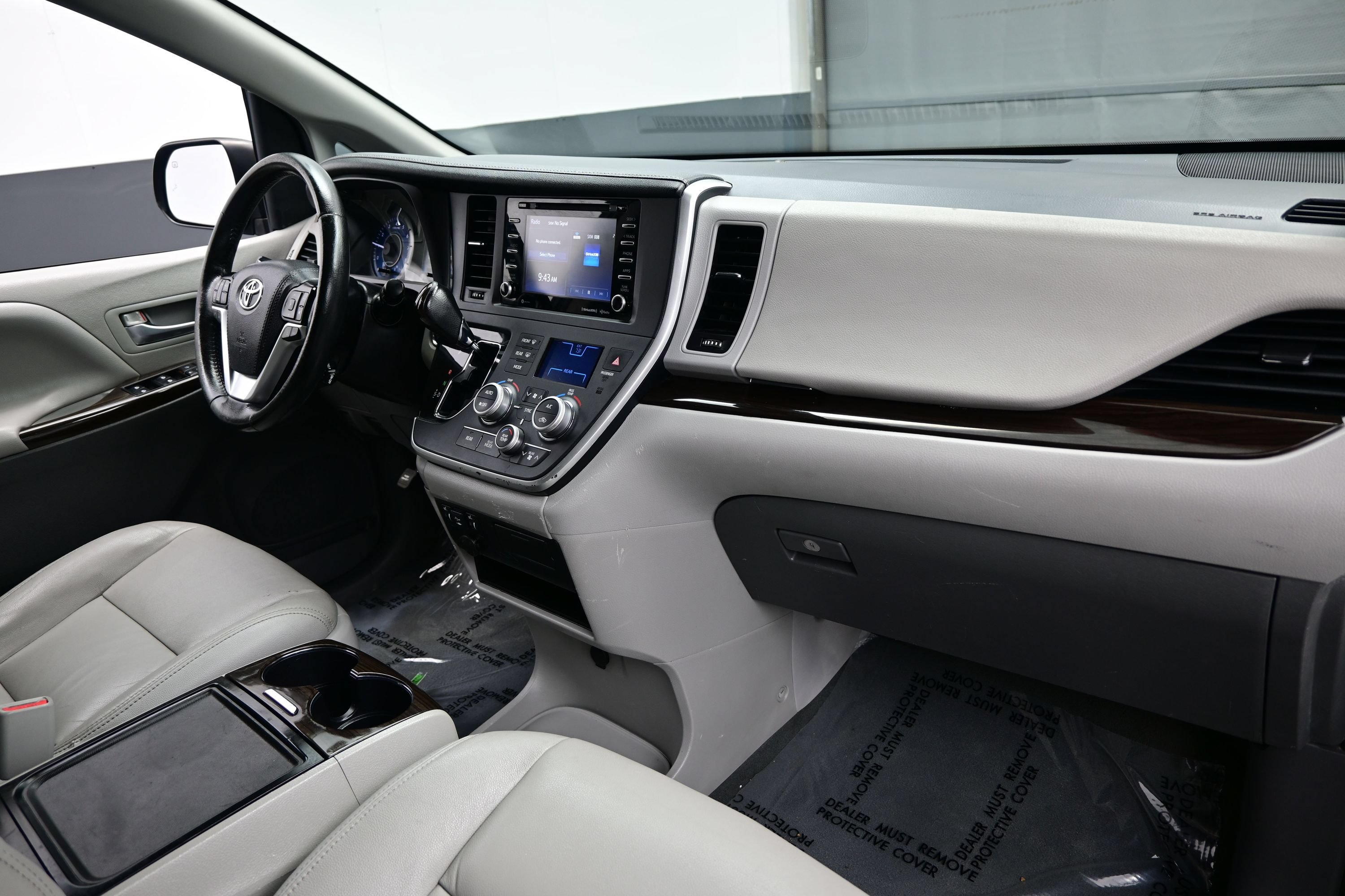 Used 2020 Toyota Sienna XLE FWD image 13
