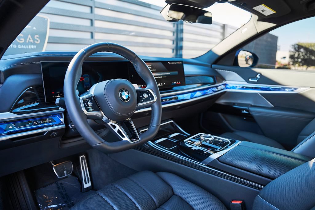 Used 2025 BMW 760i xDrive w/ Executive Package AWD/4WD image 2
