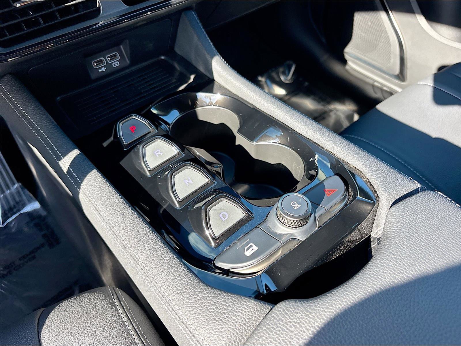 New 2025 VinFast VF 8 Eco image 17