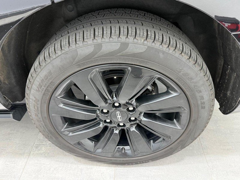 Used 2024 Lincoln Navigator Reserve AWD/4WD image 5
