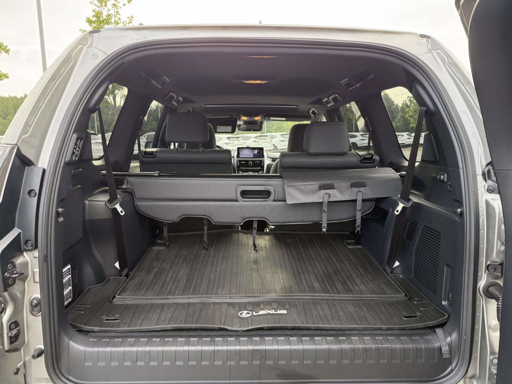 Used 2023 Lexus GX 460 Premium w/ Accessory Package AWD/4WD image 29
