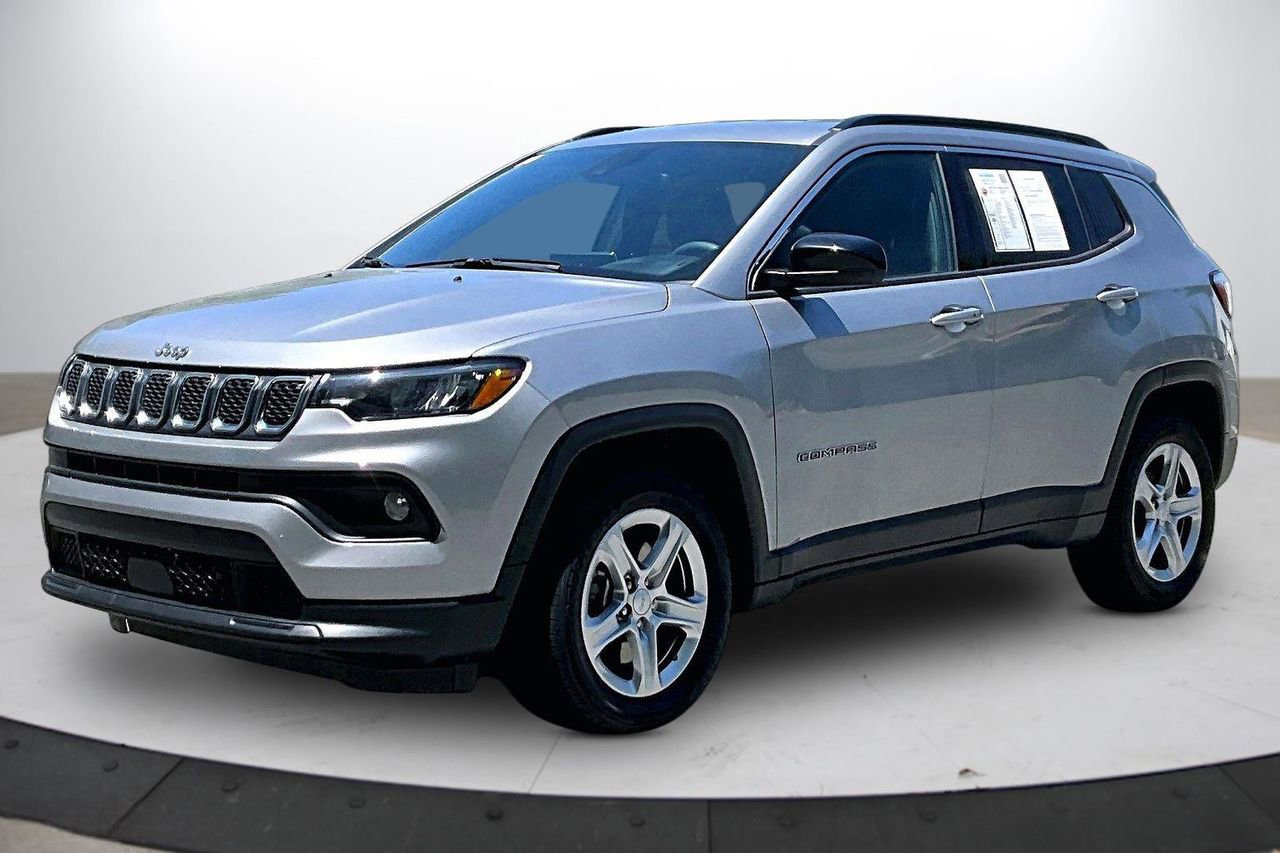 Used 2024 Jeep Compass Latitude AWD/4WD image 4