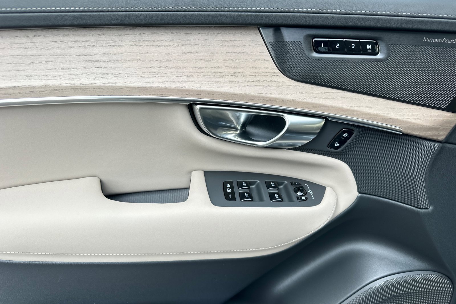 New 2026 Volvo XC90 T8 Ultra image 10
