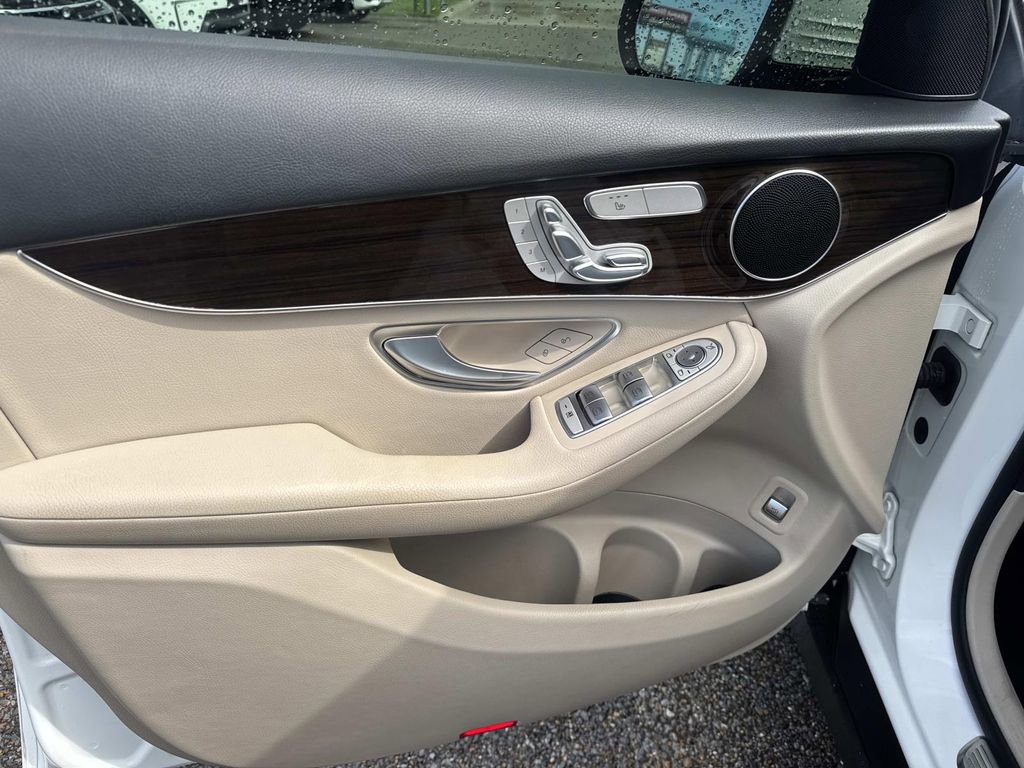Used 2022 Mercedes-Benz GLC 300 image 20