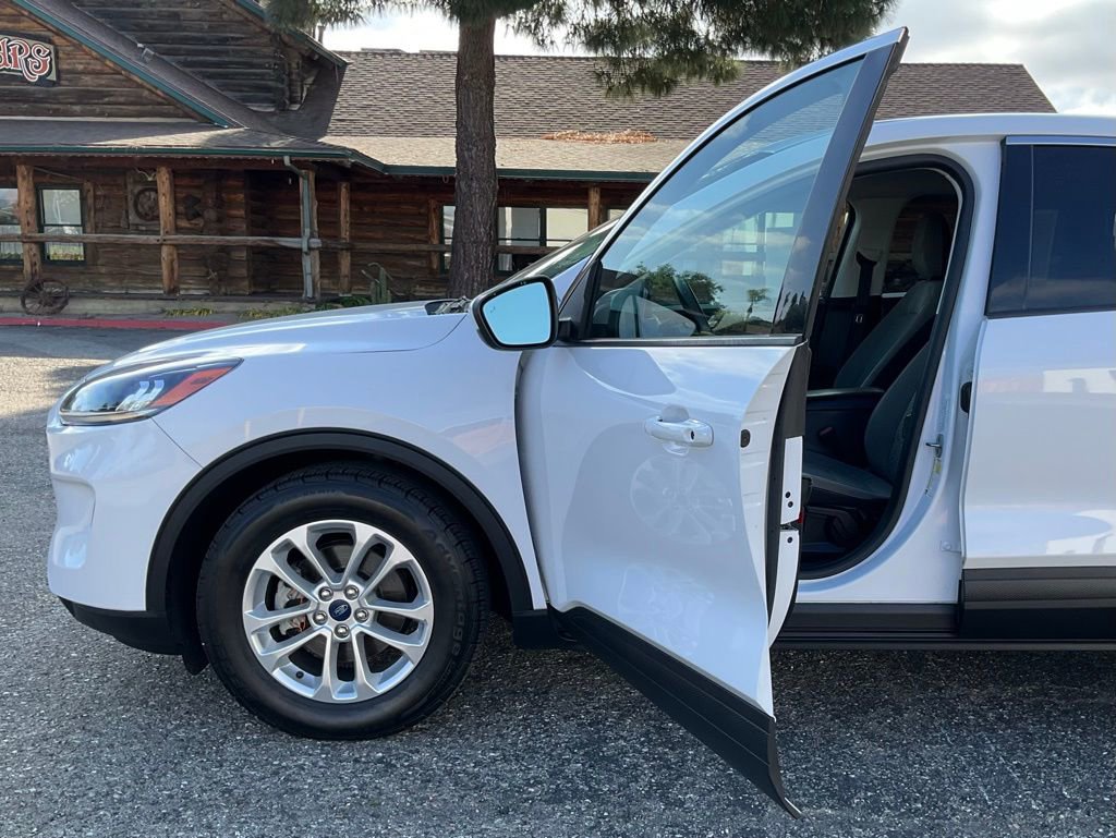 Used 2021 Ford Escape SE image 42