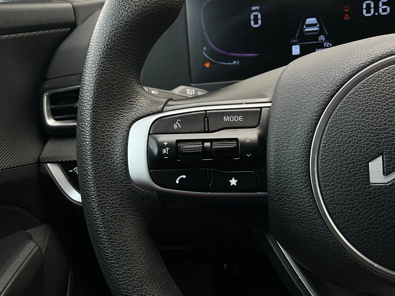 Used 2025 Kia Sportage LX image 32