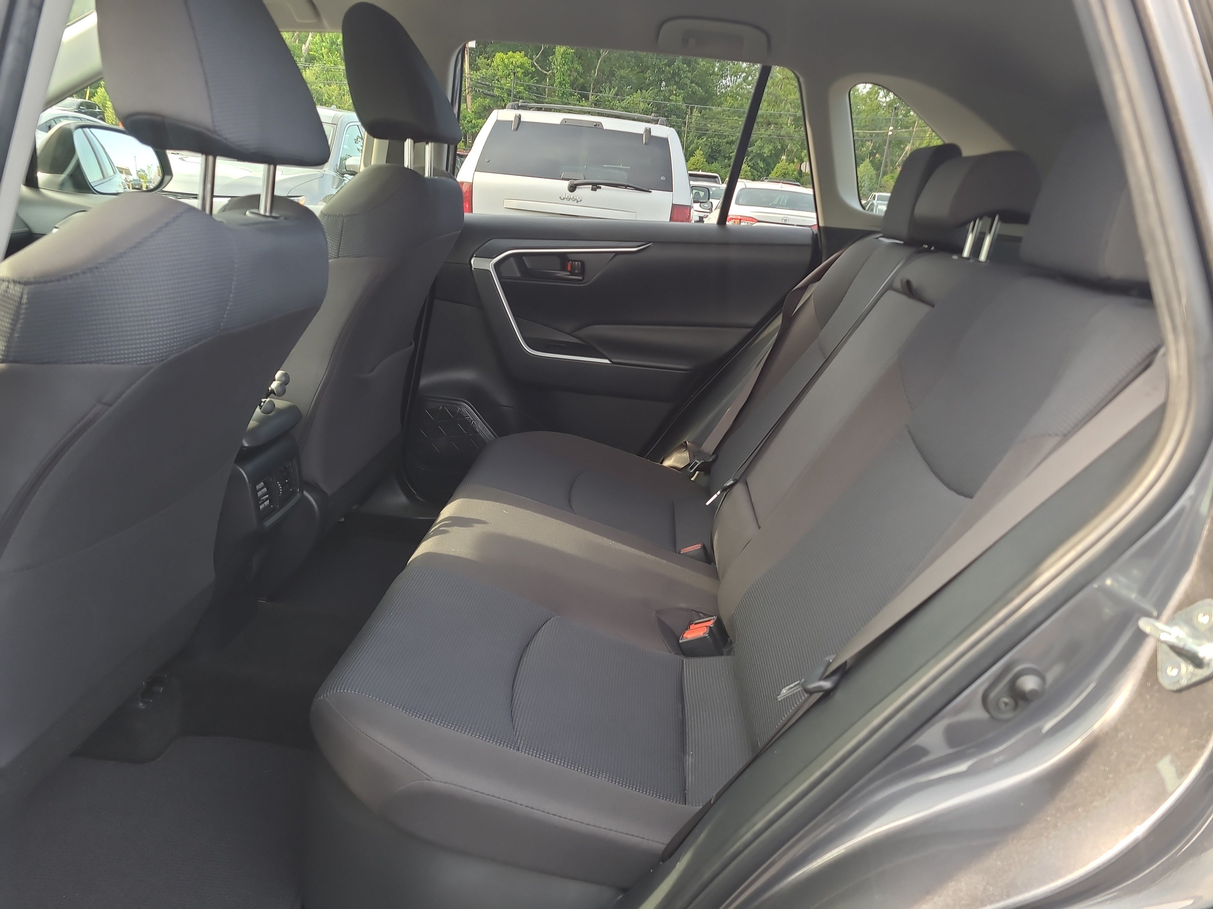 Certified 2022 Toyota RAV4 LE AWD/4WD image 27