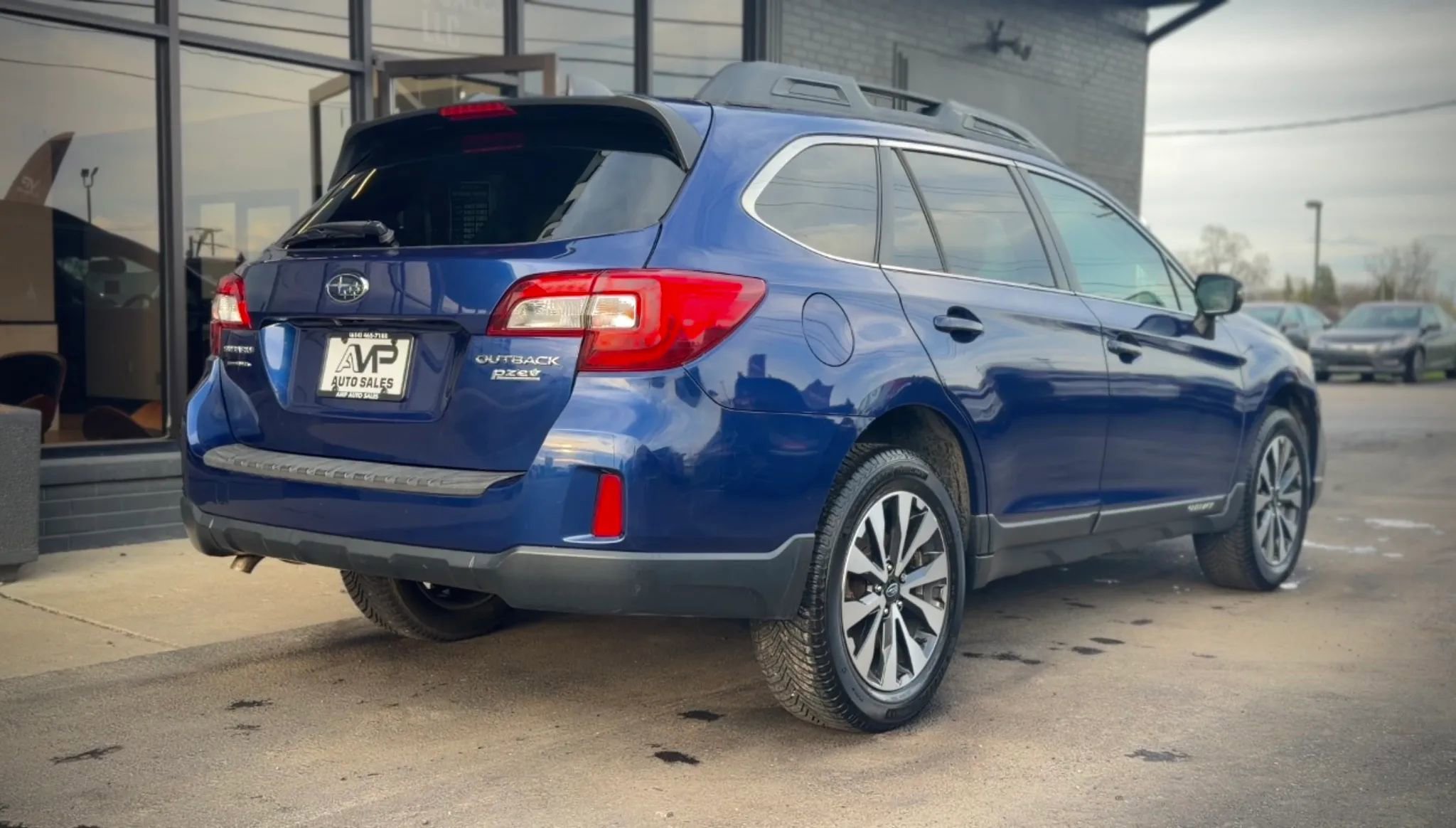 Used 2016 Subaru Outback 2.5i Limited AWD/4WD image 2
