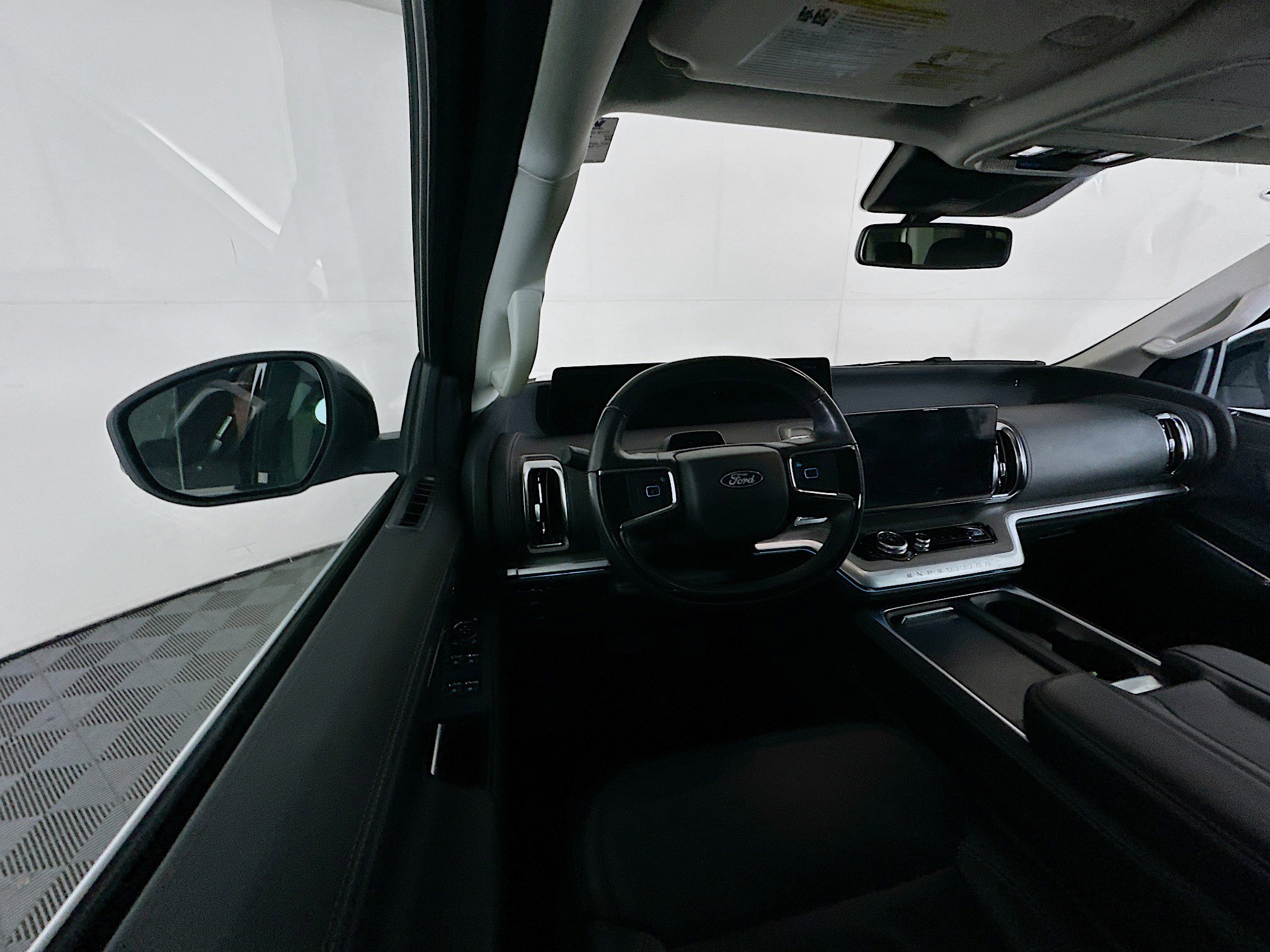 Used 2025 Ford Expedition Platinum image 18