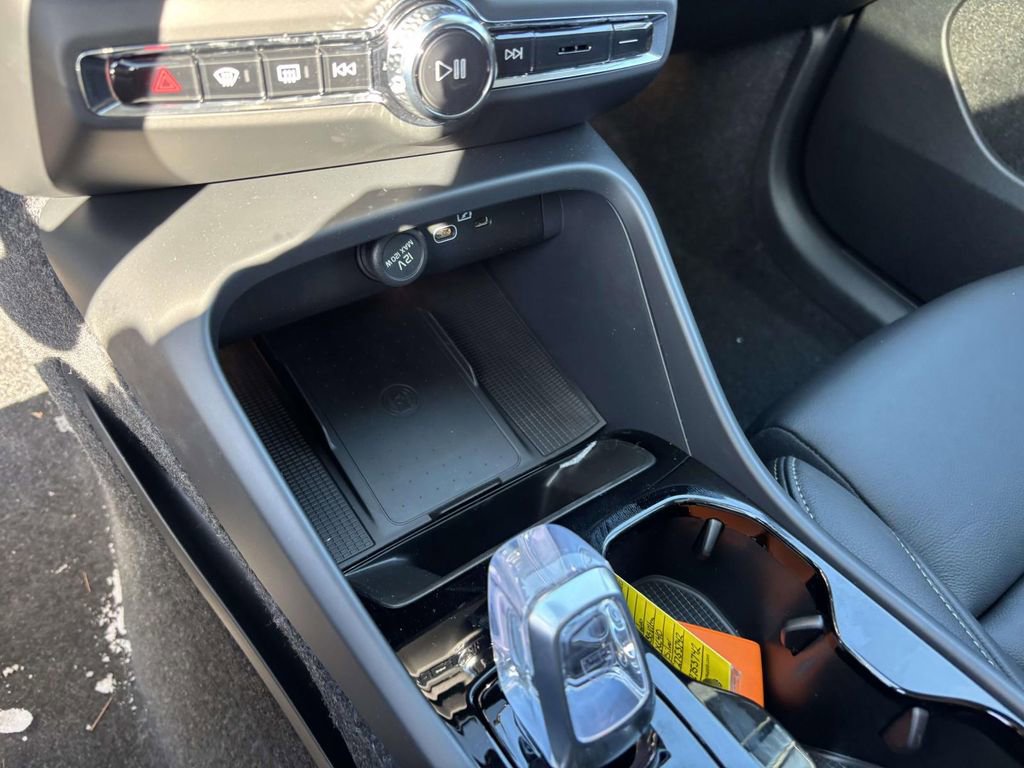 New 2026 Volvo XC40 B5 Ultra w/ Protection Package Premier image 22