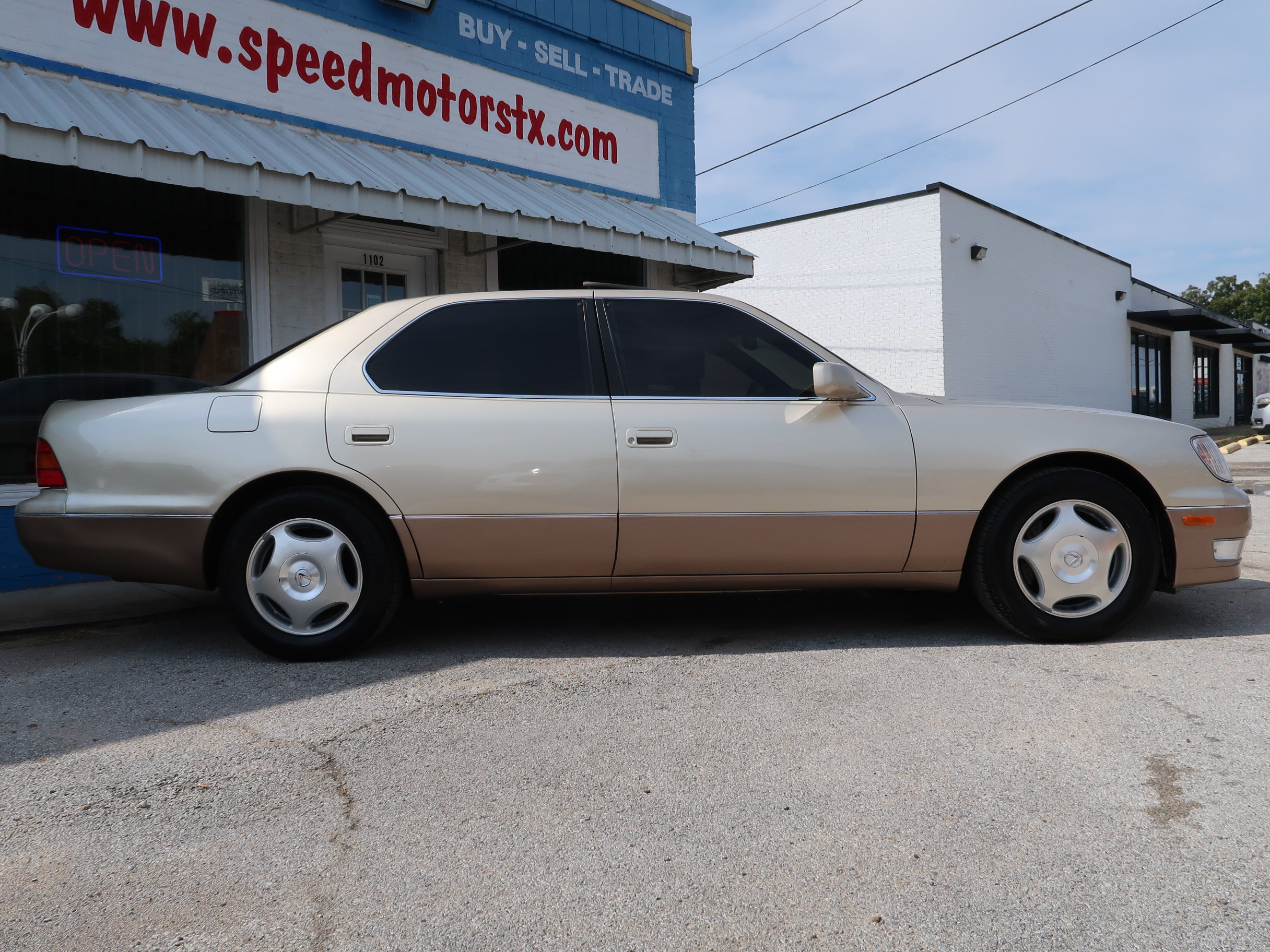 Used 2000 Lexus LS 400 RWD image 4