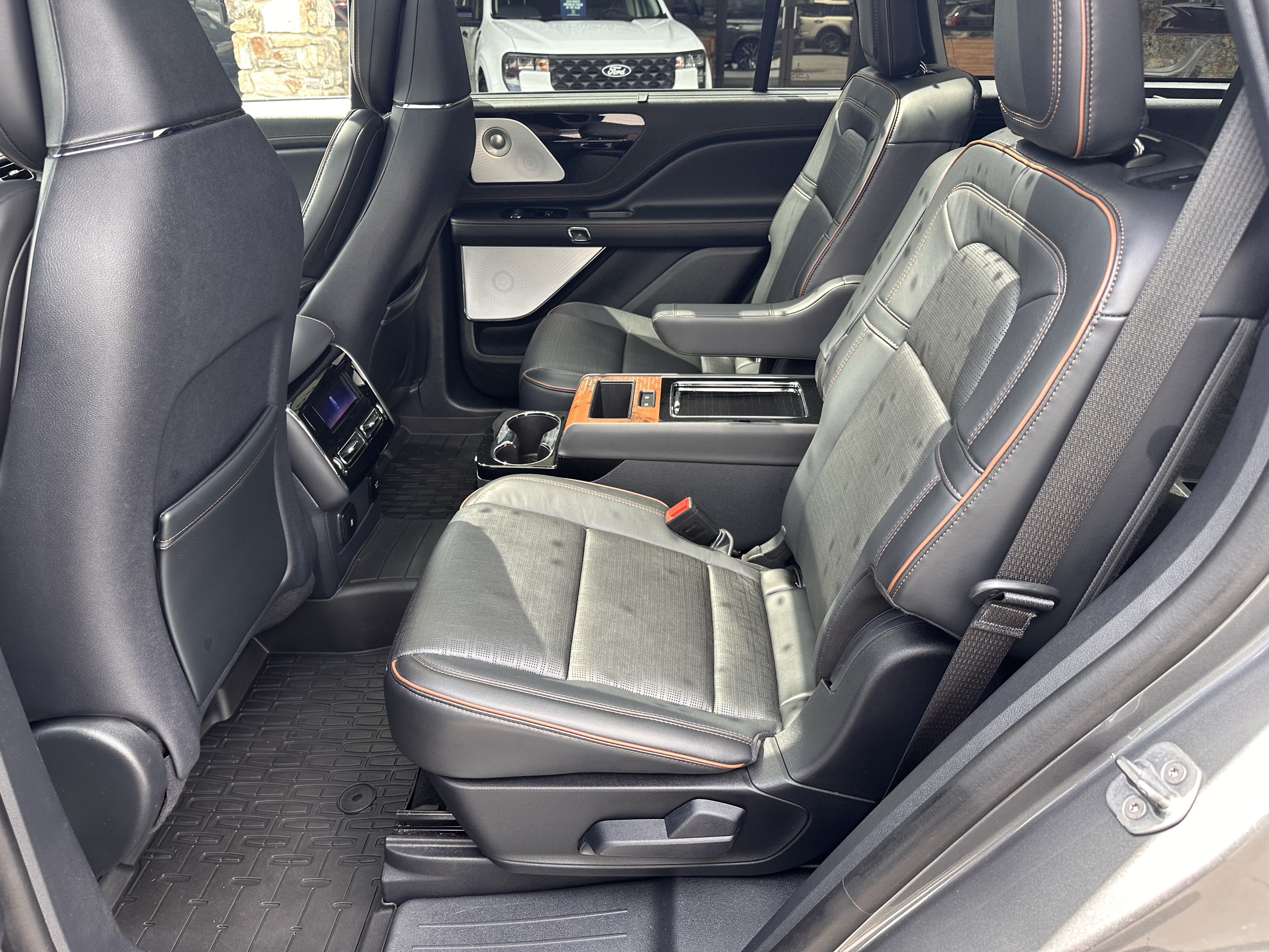 Used 2025 Lincoln Aviator Black Label w/ Jet Appearance Package AWD/4WD image 12
