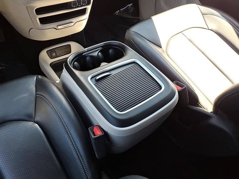 Used 2023 Chrysler Pacifica Touring-L FWD image 25