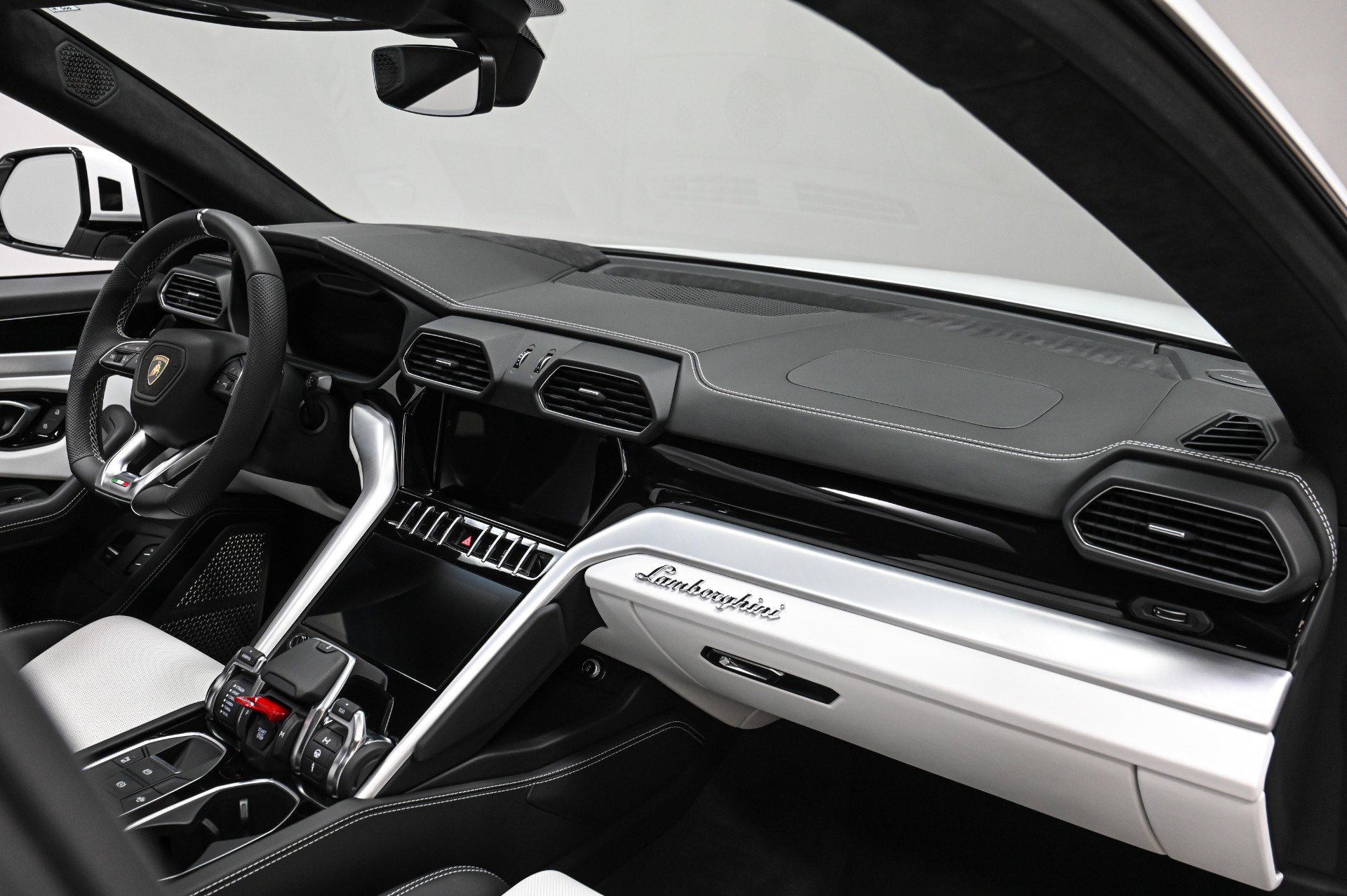 Used 2020 Lamborghini Urus image 37