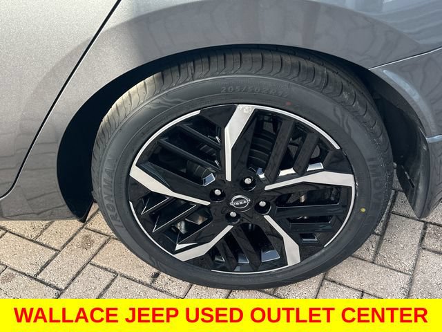 Used 2025 Nissan Versa SR w/ Trunk Package FWD image 12