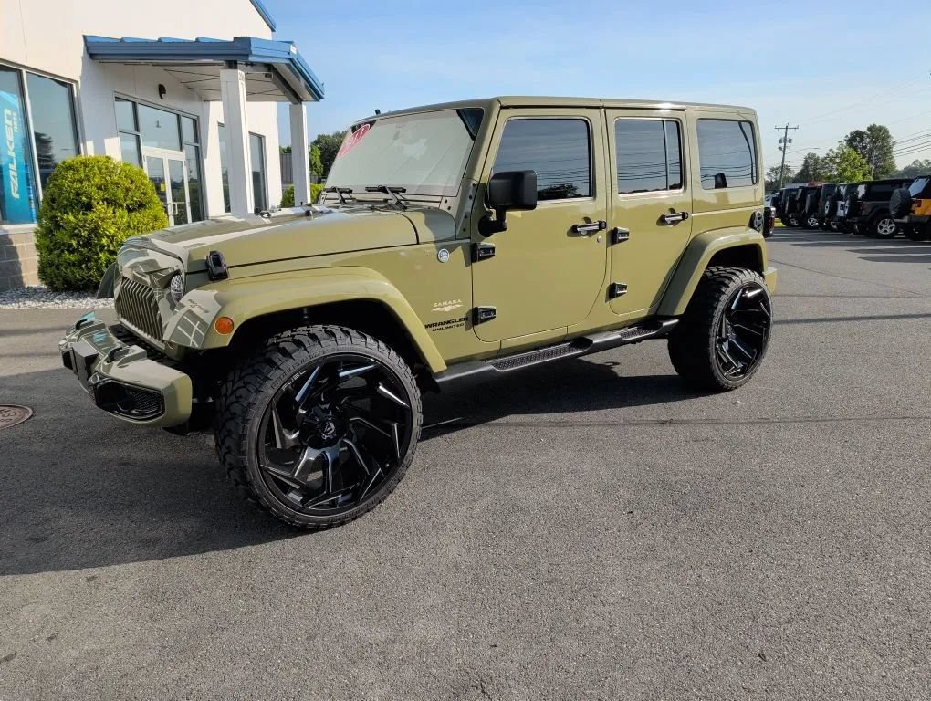 Used 2013 Jeep Wrangler Unlimited Sahara w/ Connectivity Group AWD/4WD image 12