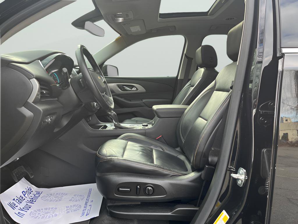 Used 2020 Chevrolet Traverse LT w/ LT Premium Package image 17