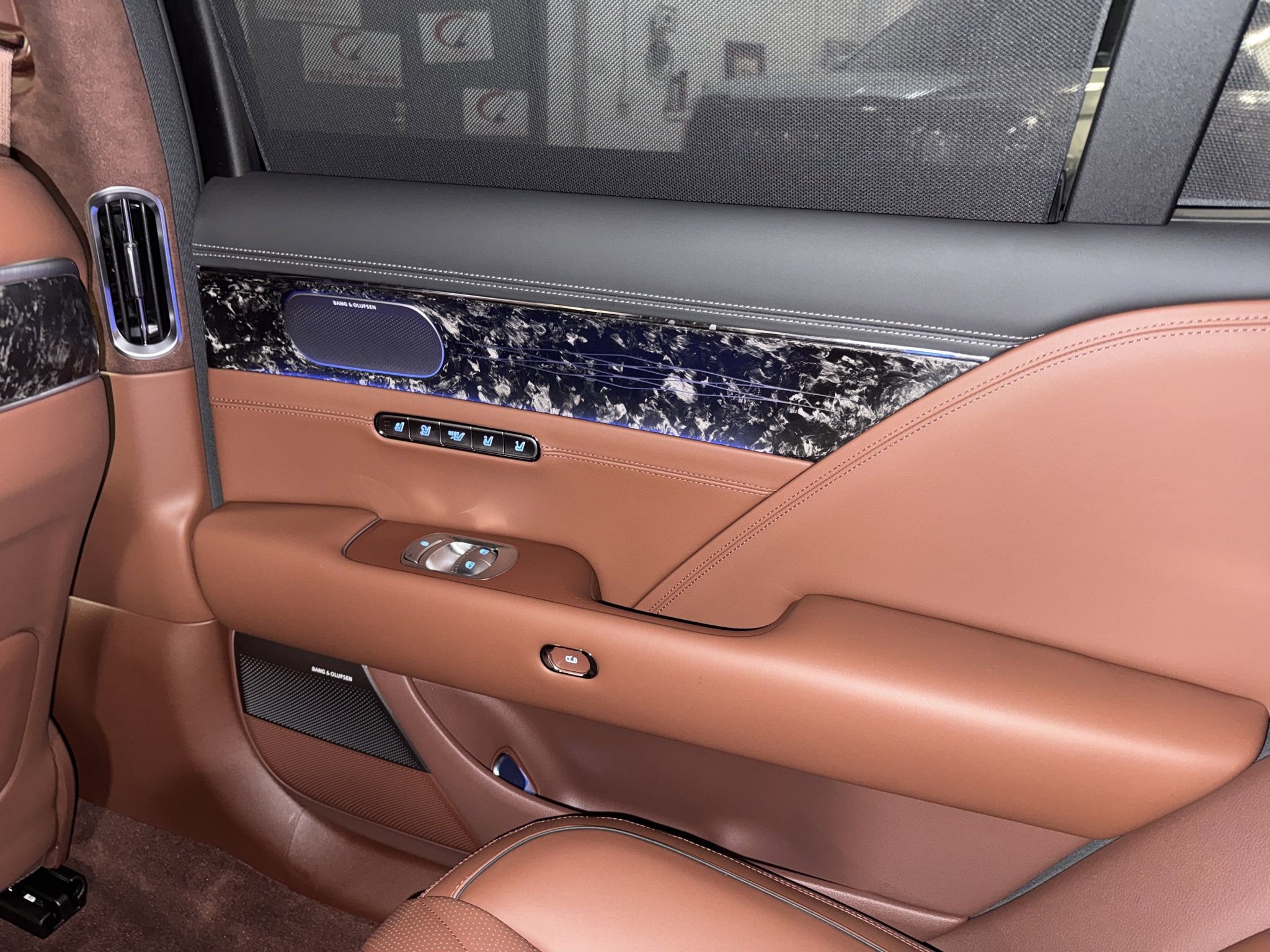 Used 2025 Genesis G90 3.5T image 31