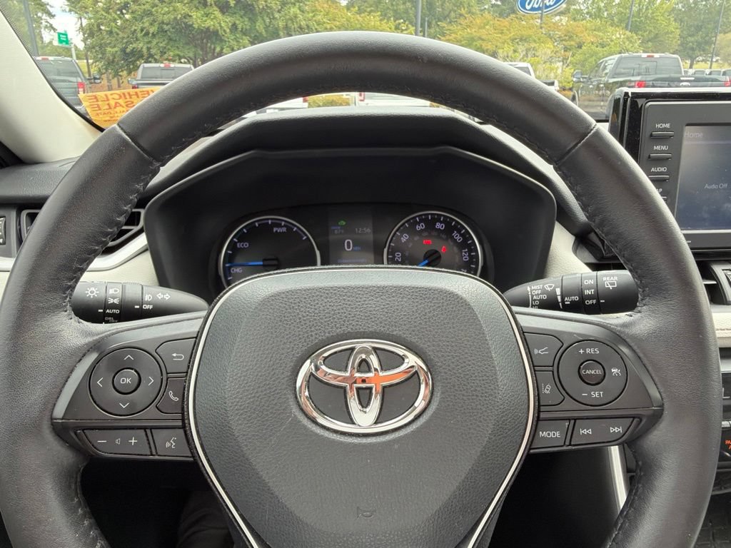 Used 2021 Toyota RAV4 XLE Premium AWD/4WD image 7