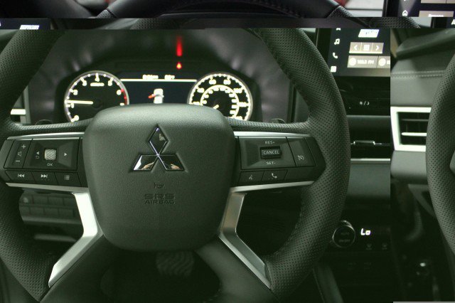 New 2026 Mitsubishi Outlander LE FWD image 8